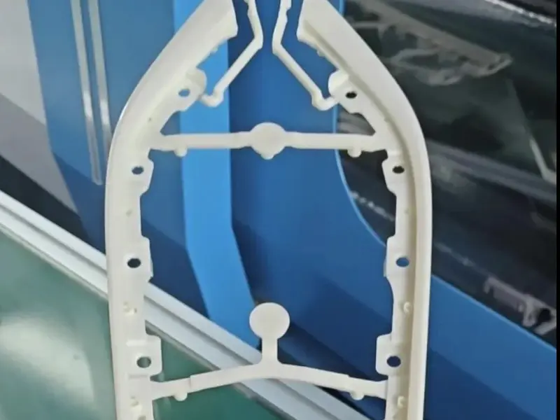 PC+ABS 汽车装饰压条 | 科隆阁注塑机打造精致耐造的汽车内饰件